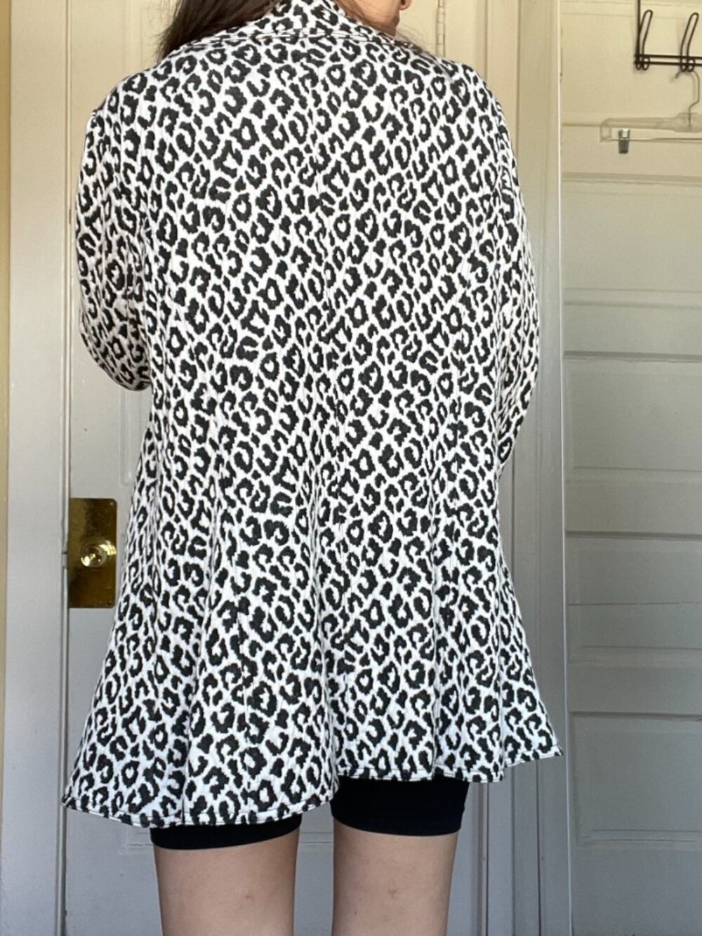 Calvin Klein Women's Black and White Leopard Print Open-Front Blazer Jacket - Picture 2 of 4